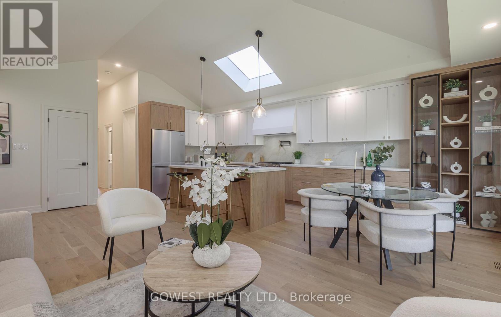 27 Hollister Road, Toronto, ON - Indoor