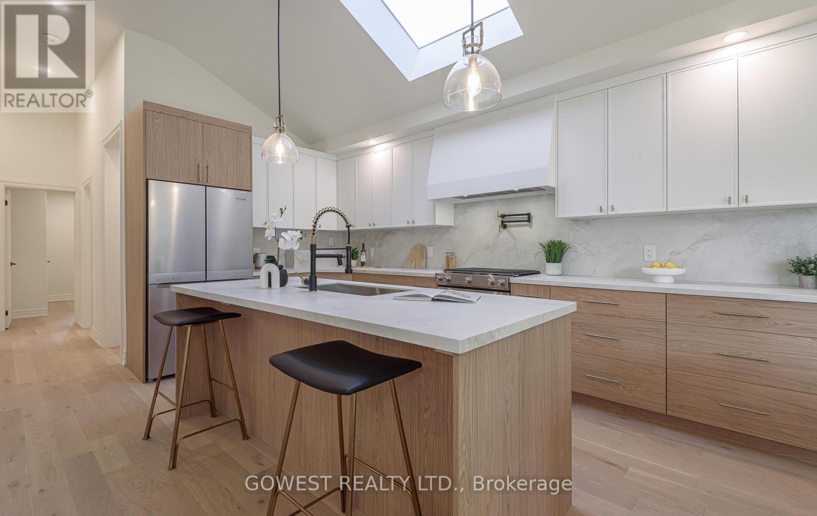 27 Hollister Road, Toronto, ON - Indoor Photo Showing Kitchen