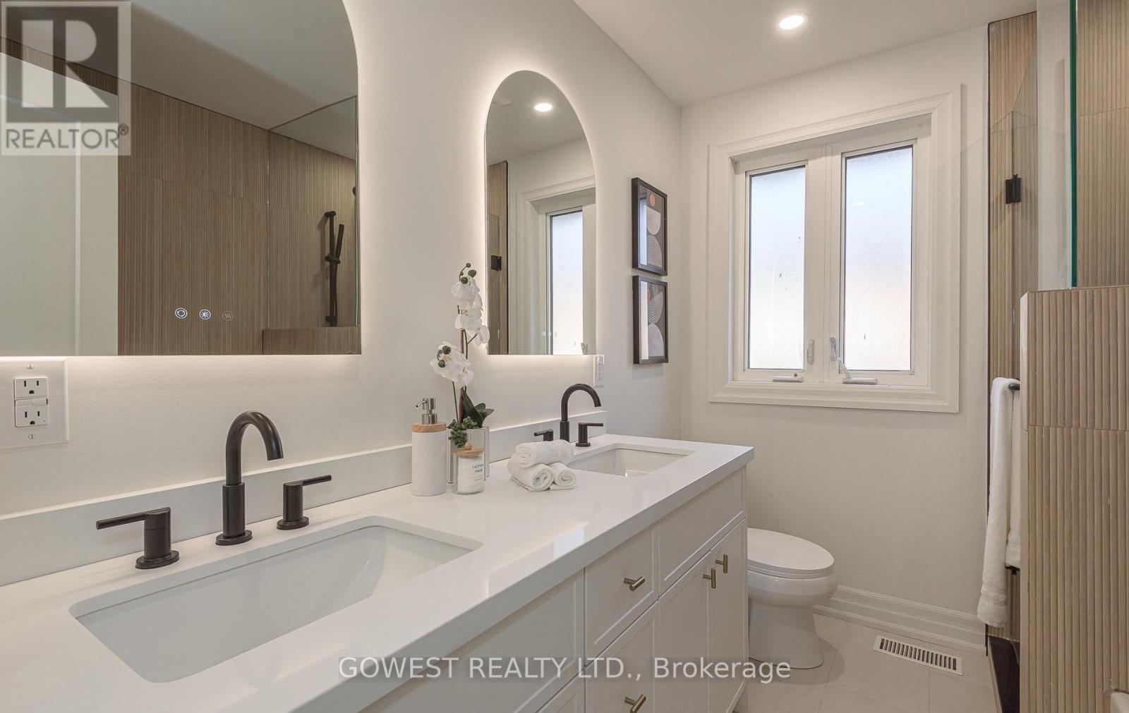 27 Hollister Road, Toronto, ON - Indoor Photo Showing Bathroom