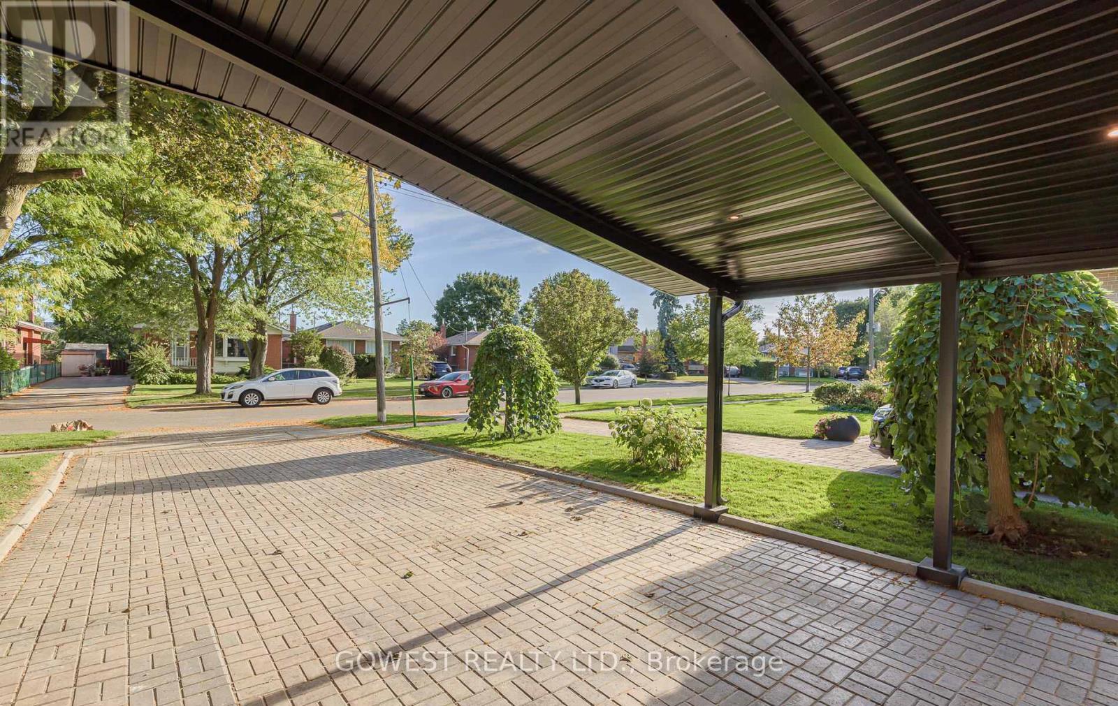 27 Hollister Road, Toronto, ON - Outdoor