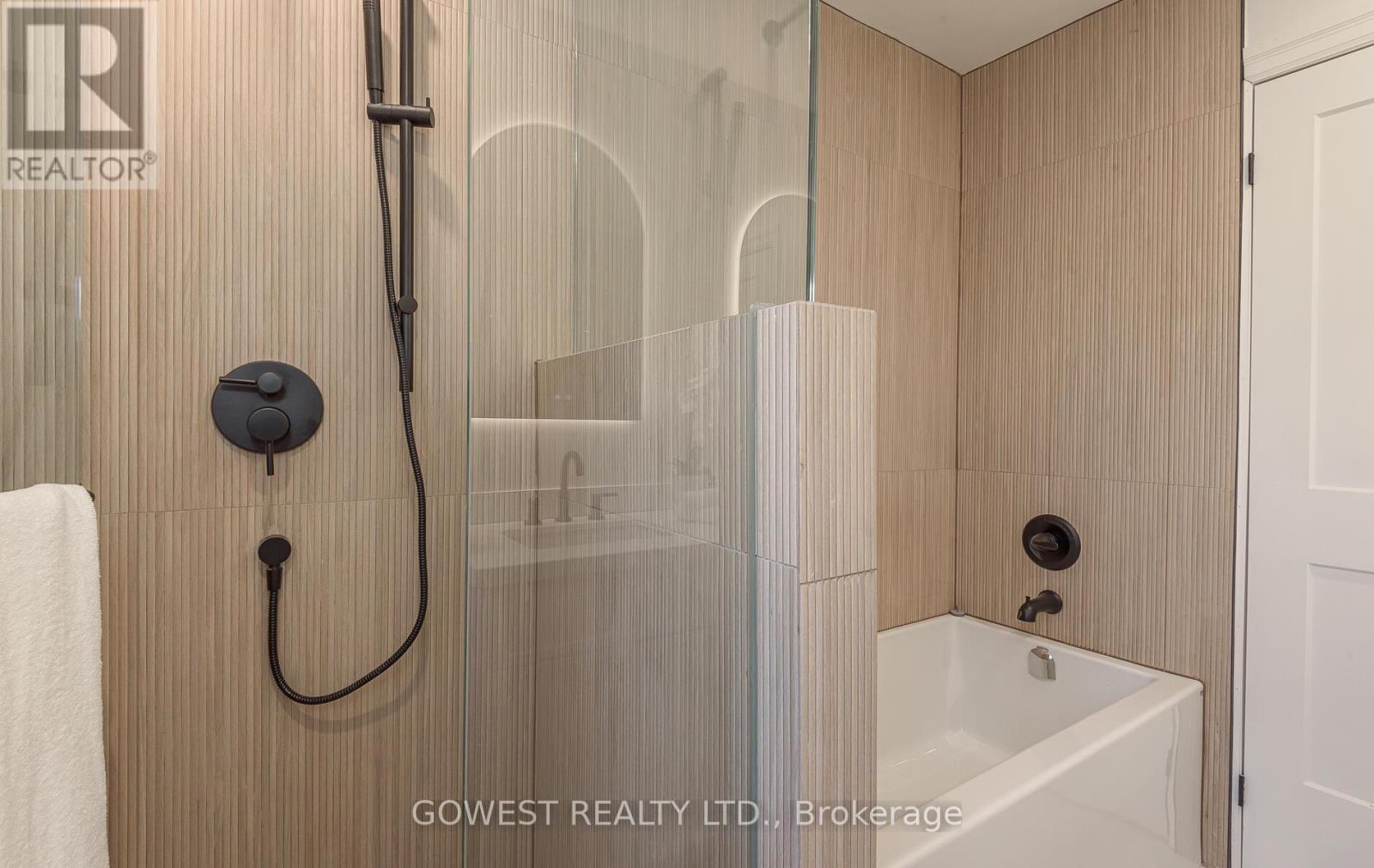 27 Hollister Road, Toronto, ON - Indoor Photo Showing Bathroom