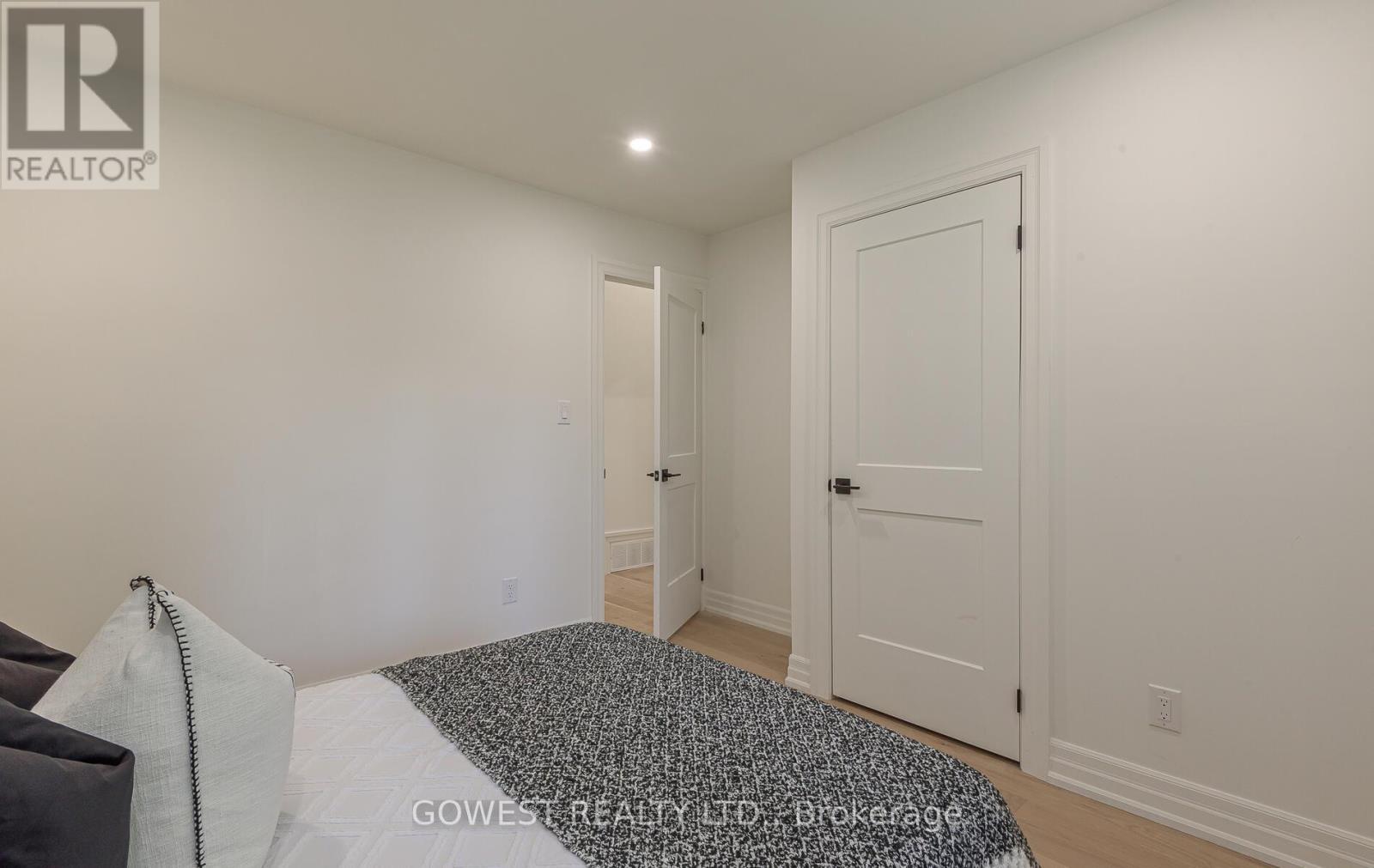 27 Hollister Road, Toronto, ON - Indoor Photo Showing Bedroom