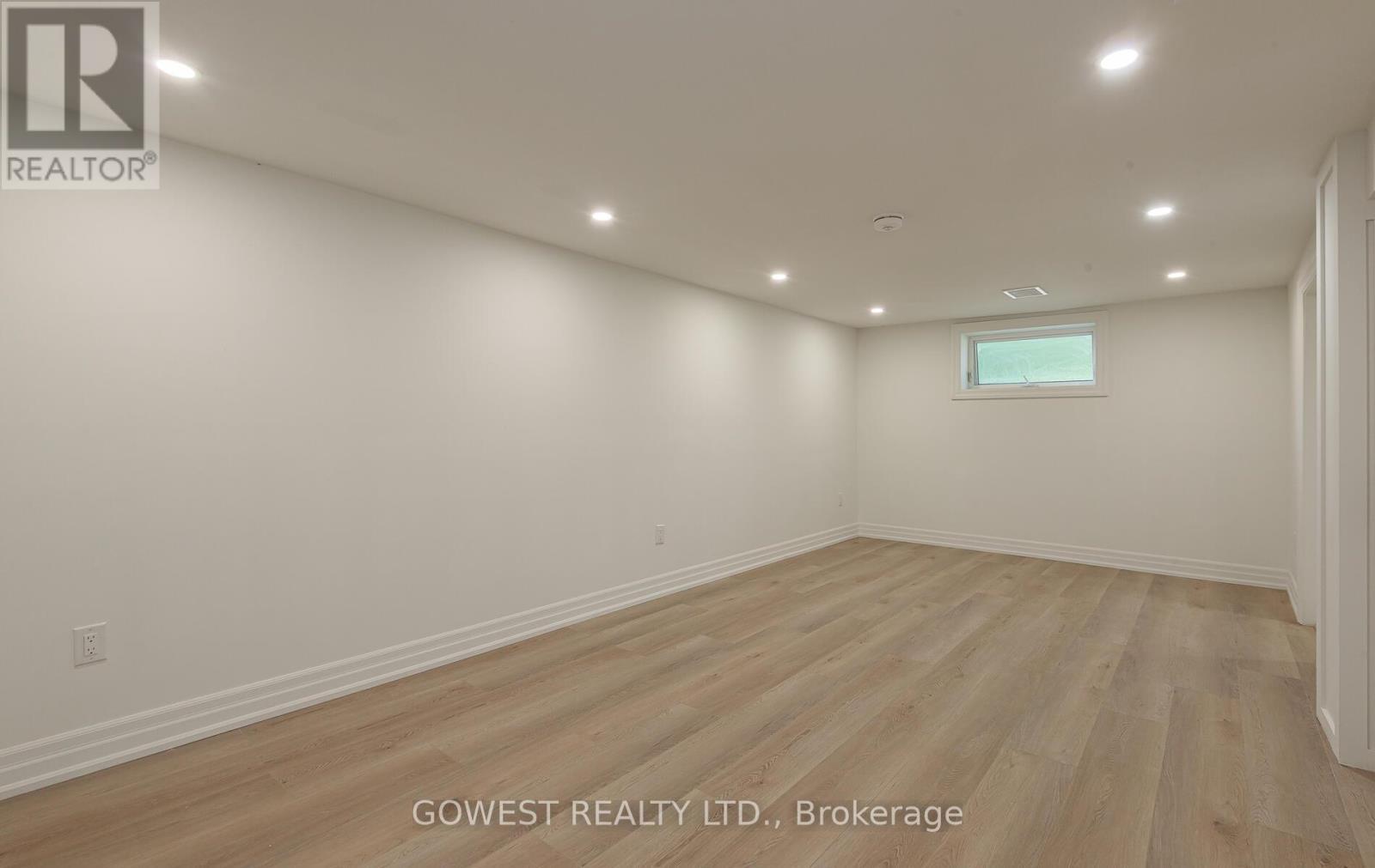 27 Hollister Road, Toronto, ON - Indoor Photo Showing Other Room