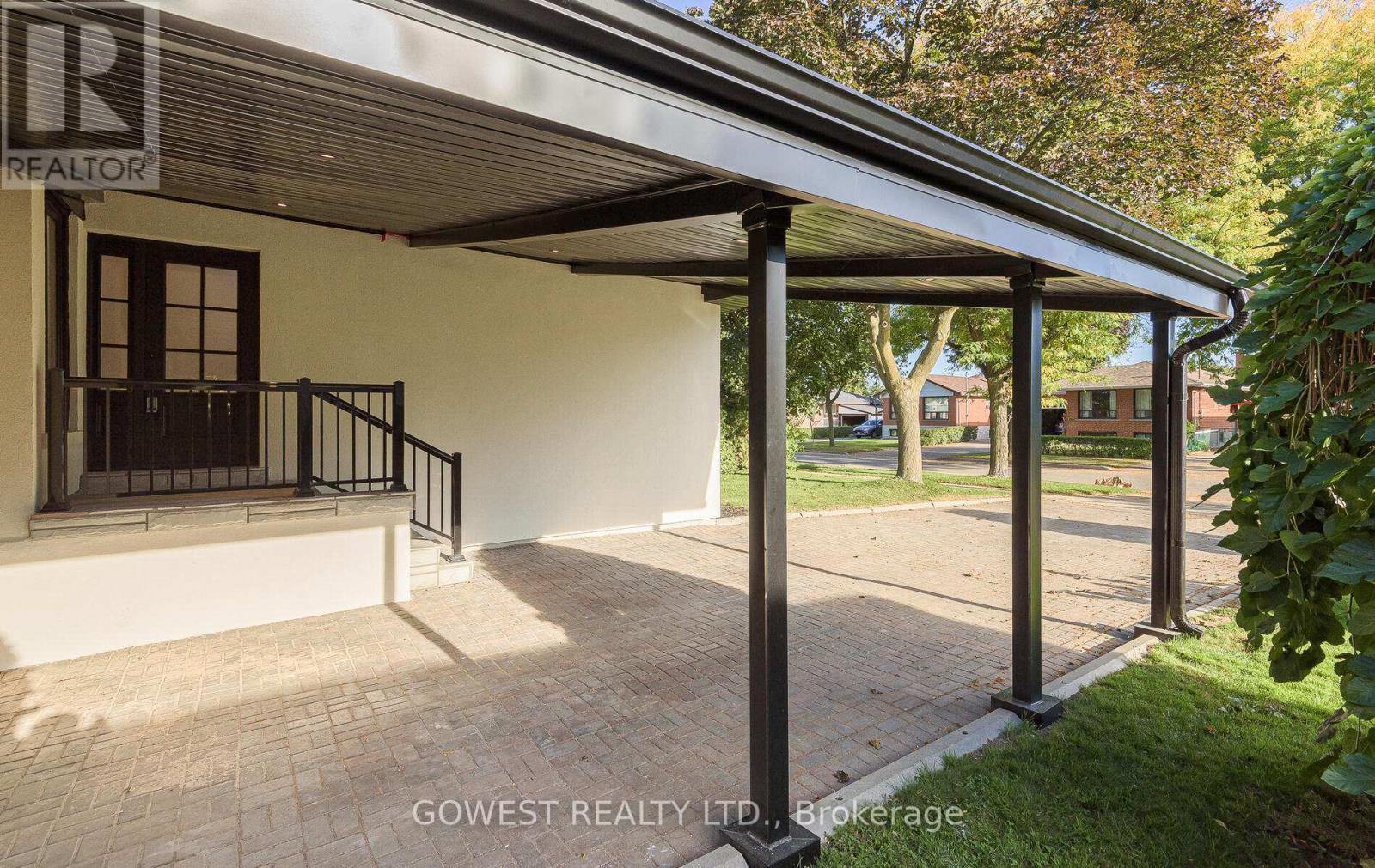 27 Hollister Road, Toronto, ON - Outdoor