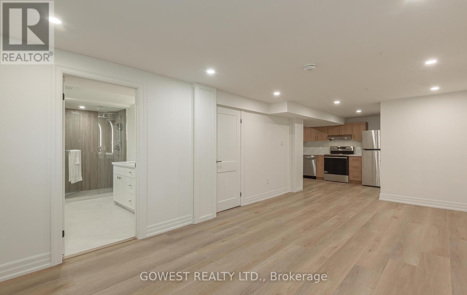 27 Hollister Road, Toronto, ON - Indoor