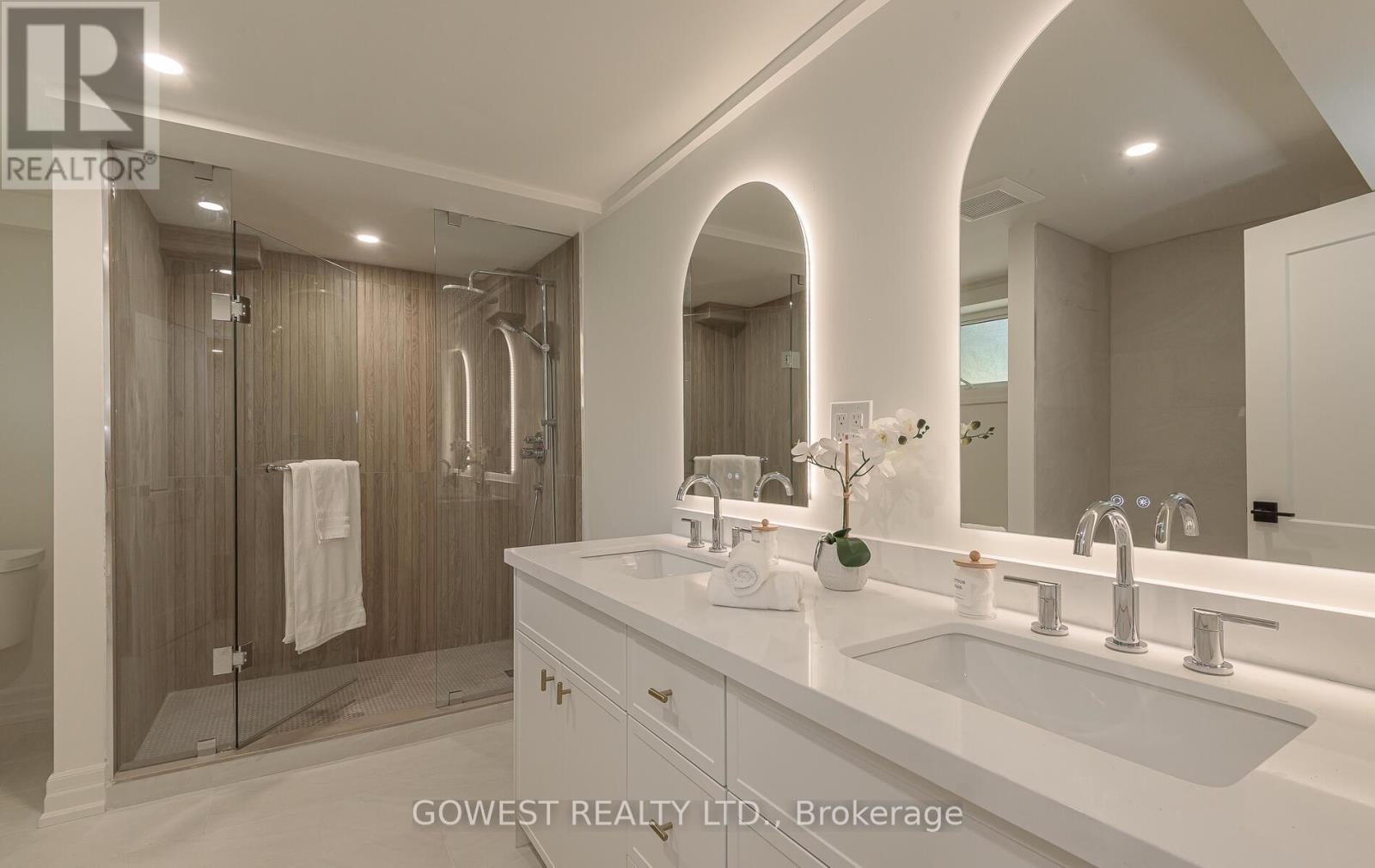 27 Hollister Road, Toronto, ON - Indoor Photo Showing Bathroom