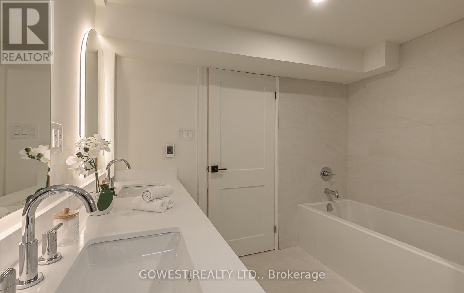 27 Hollister Road, Toronto, ON - Indoor Photo Showing Other Room