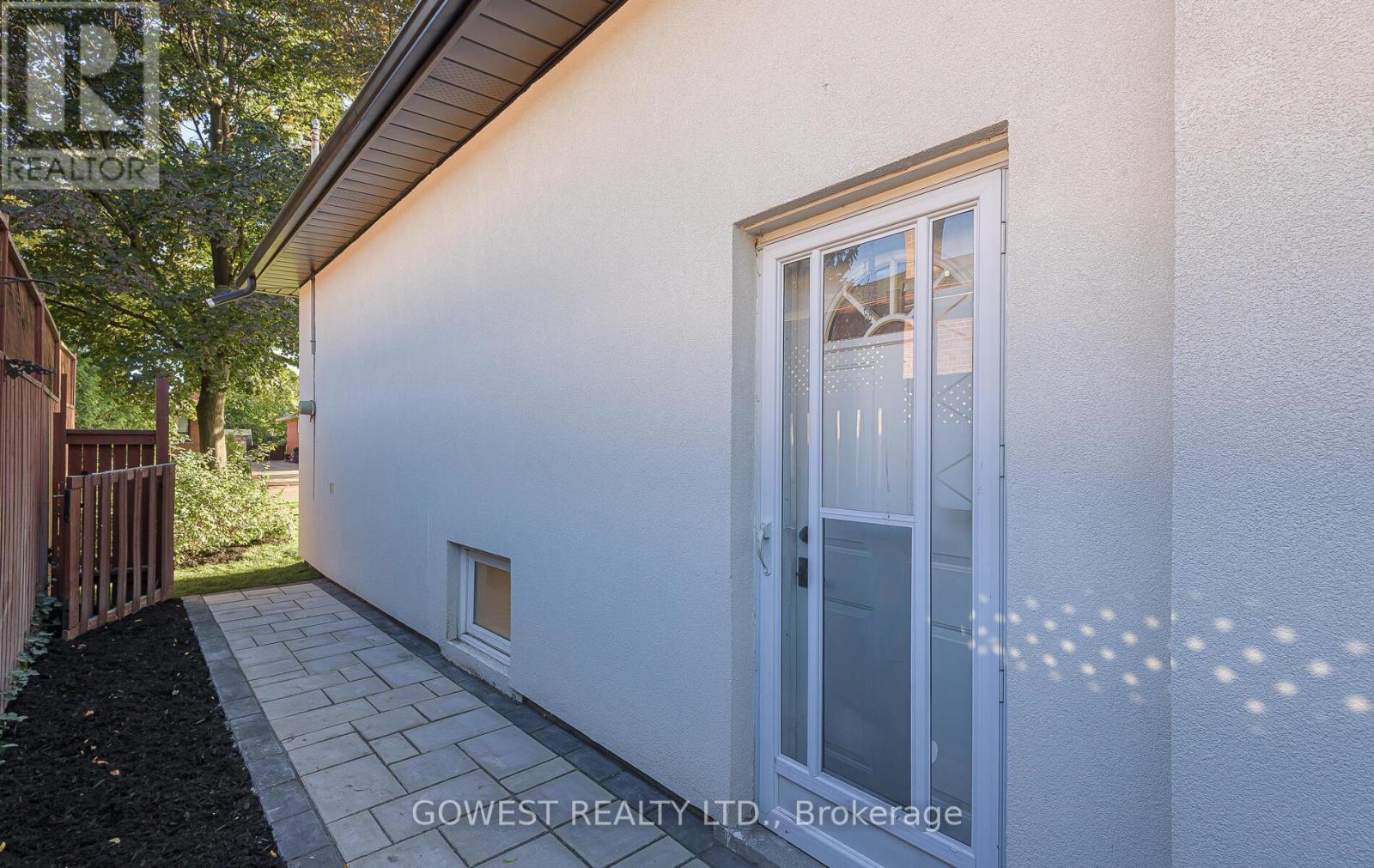 27 Hollister Road, Toronto, ON - Outdoor With Exterior