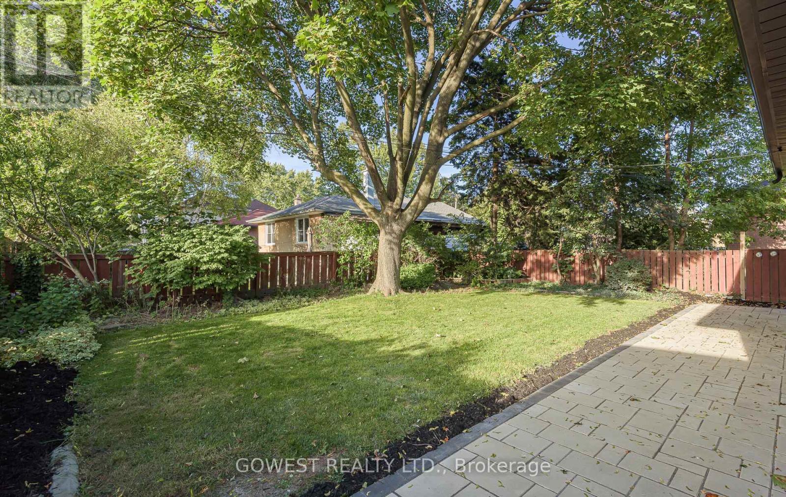 27 Hollister Road, Toronto, ON - Outdoor