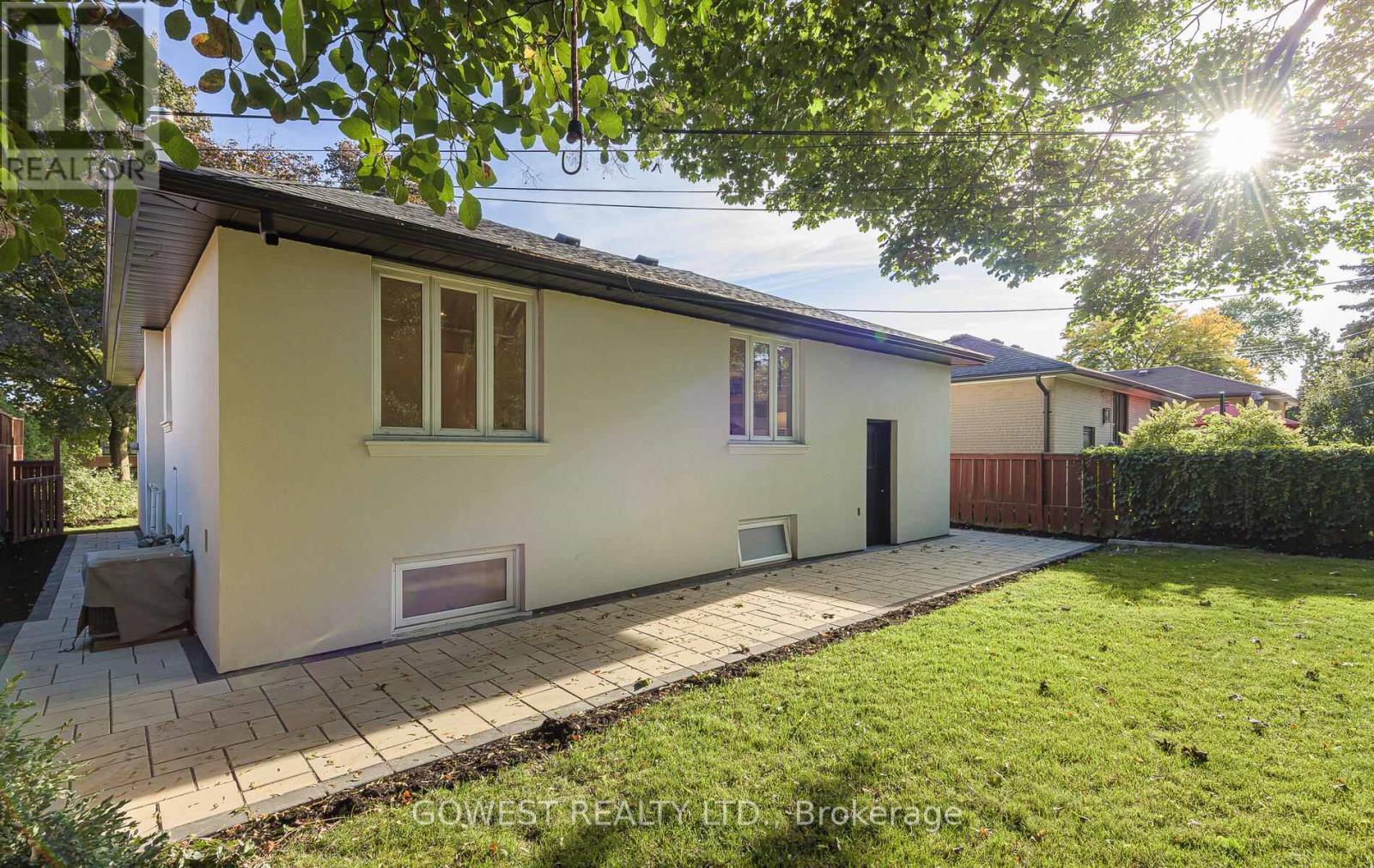 27 Hollister Road, Toronto, ON - Outdoor With Exterior