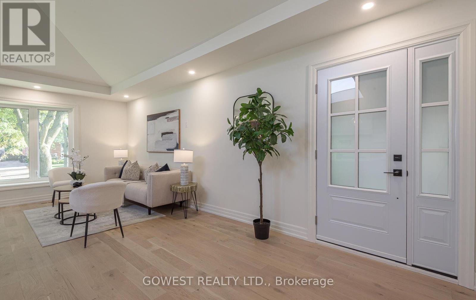 27 Hollister Road, Toronto, ON - Indoor