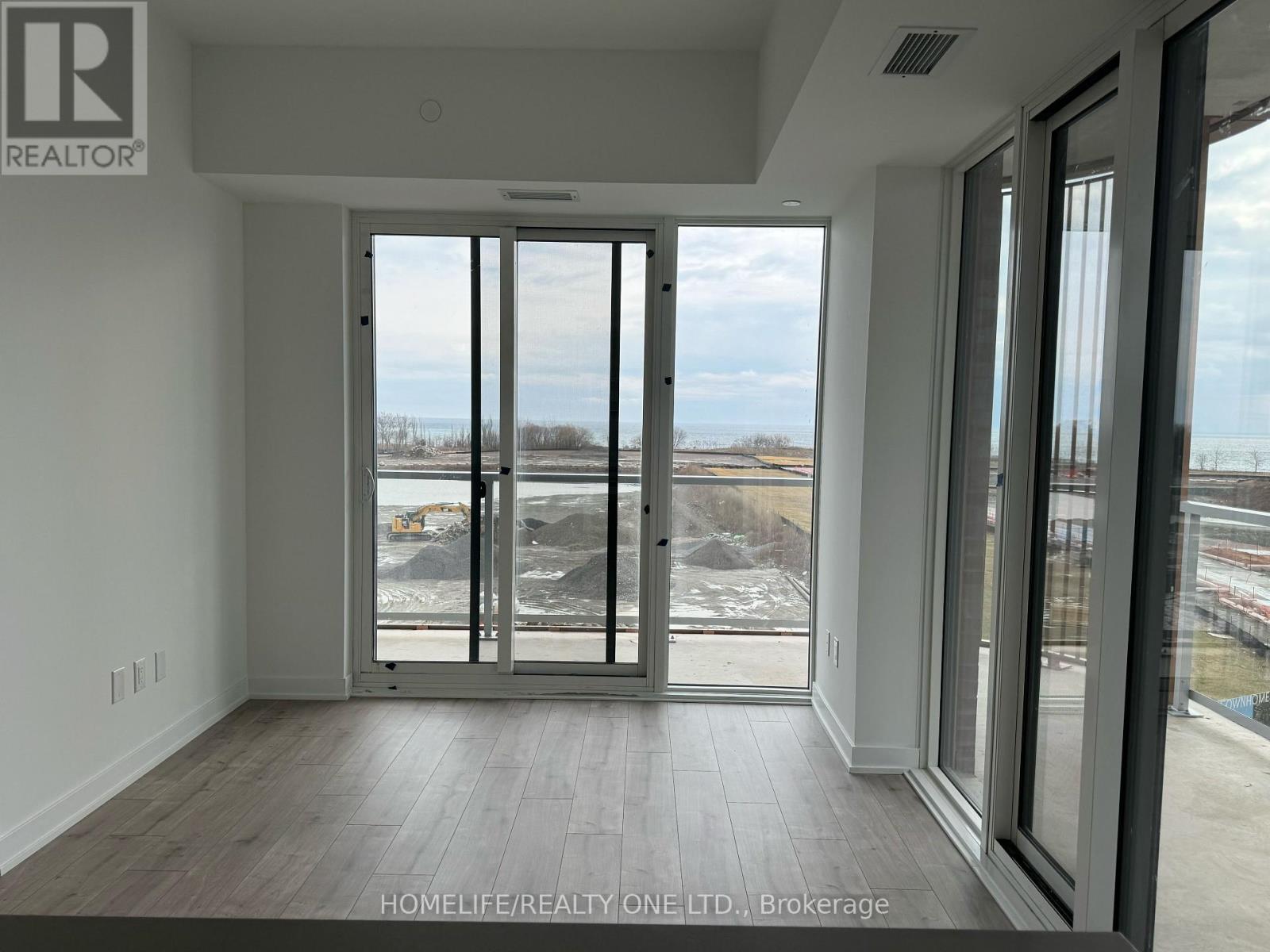 421 - 220 Missinnihe Way, Mississauga, ON - Indoor Photo Showing Other Room