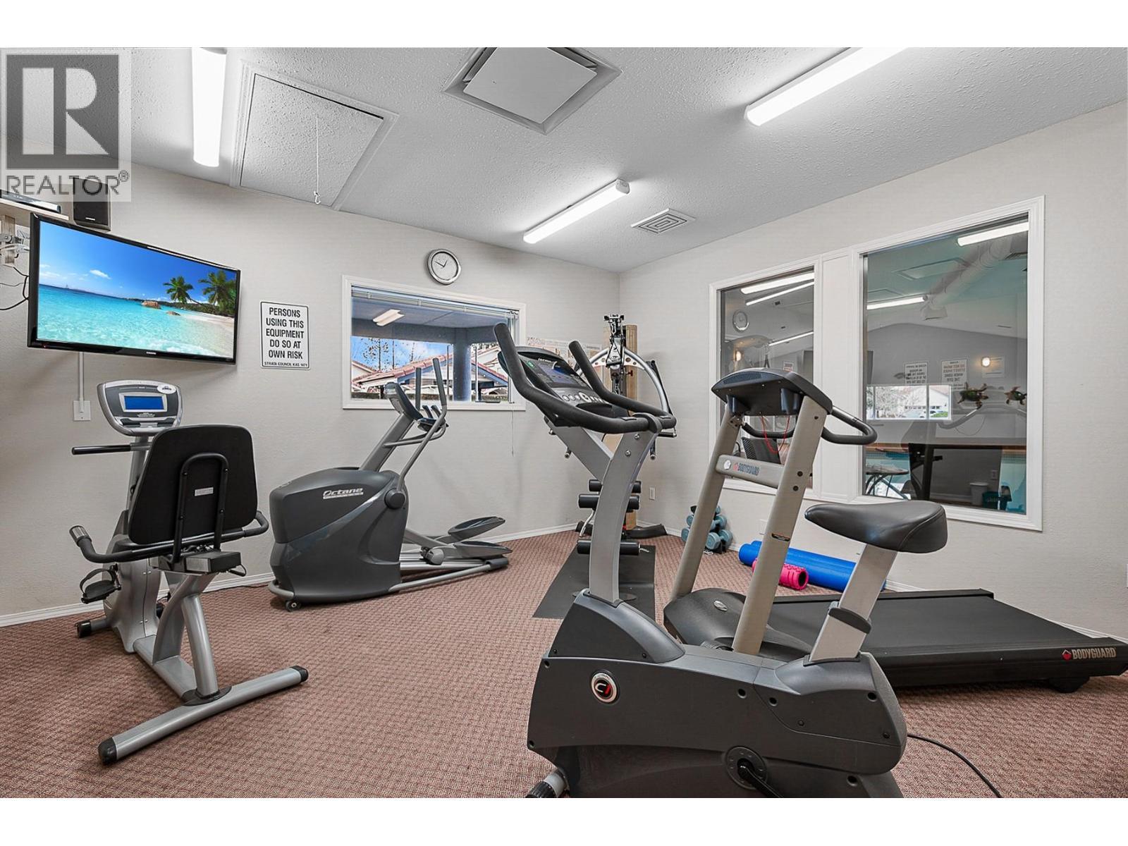 609 Truswell Road Unit# 105, Kelowna, BC - Indoor Photo Showing Gym Room