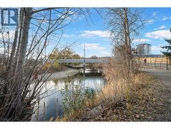 Easy walk to shopping -