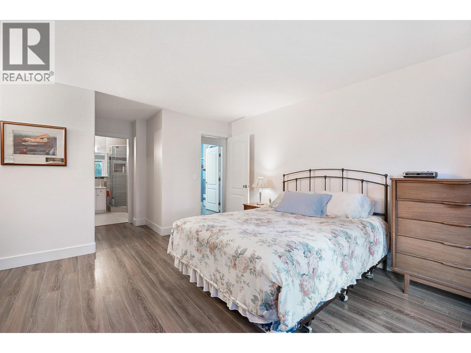 609 Truswell Road Unit# 105, Kelowna, BC - Indoor Photo Showing Bedroom