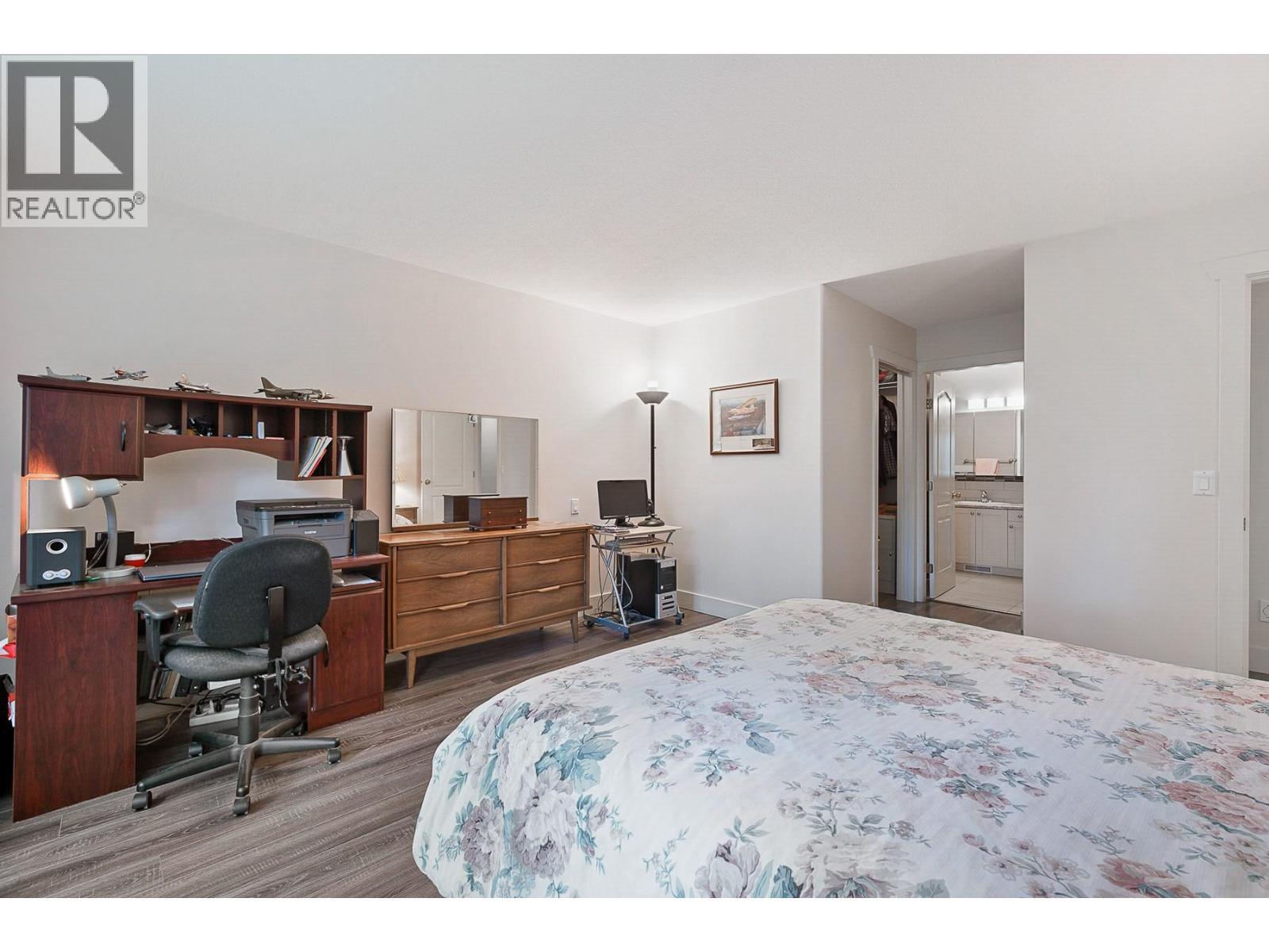 609 Truswell Road Unit# 105, Kelowna, BC - Indoor Photo Showing Bedroom