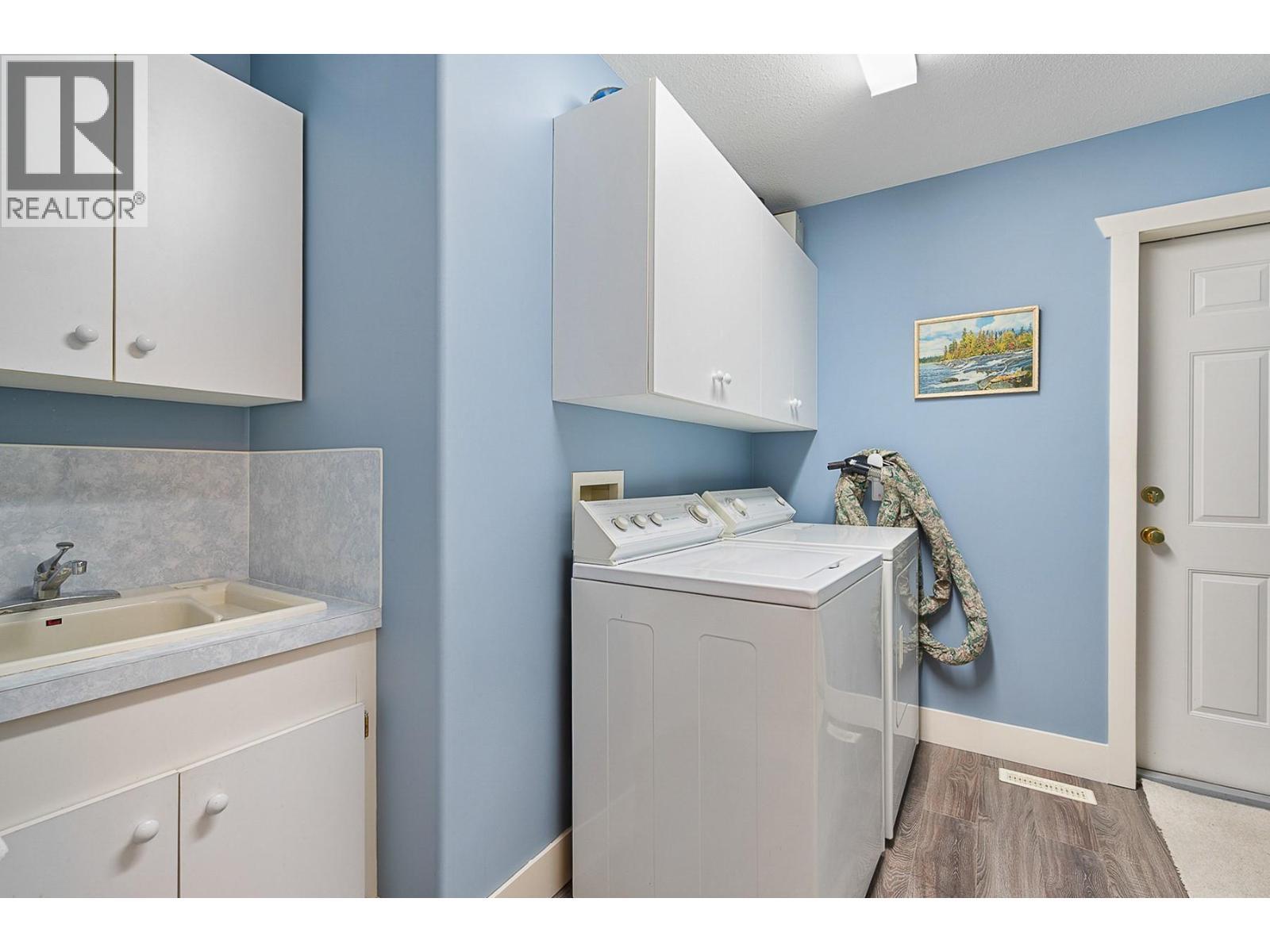 609 Truswell Road Unit# 105, Kelowna, BC - Indoor Photo Showing Laundry Room