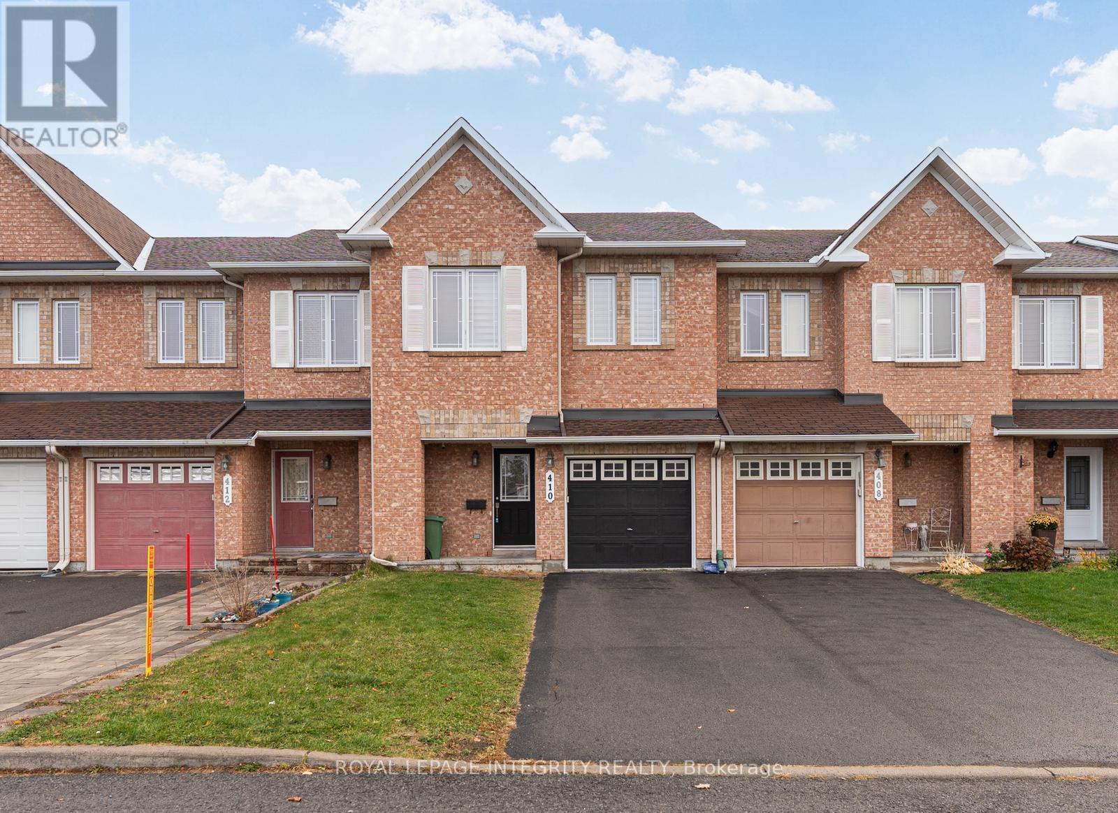 410 Goldenbrook Way, Ottawa, ON - Outdoor With Facade