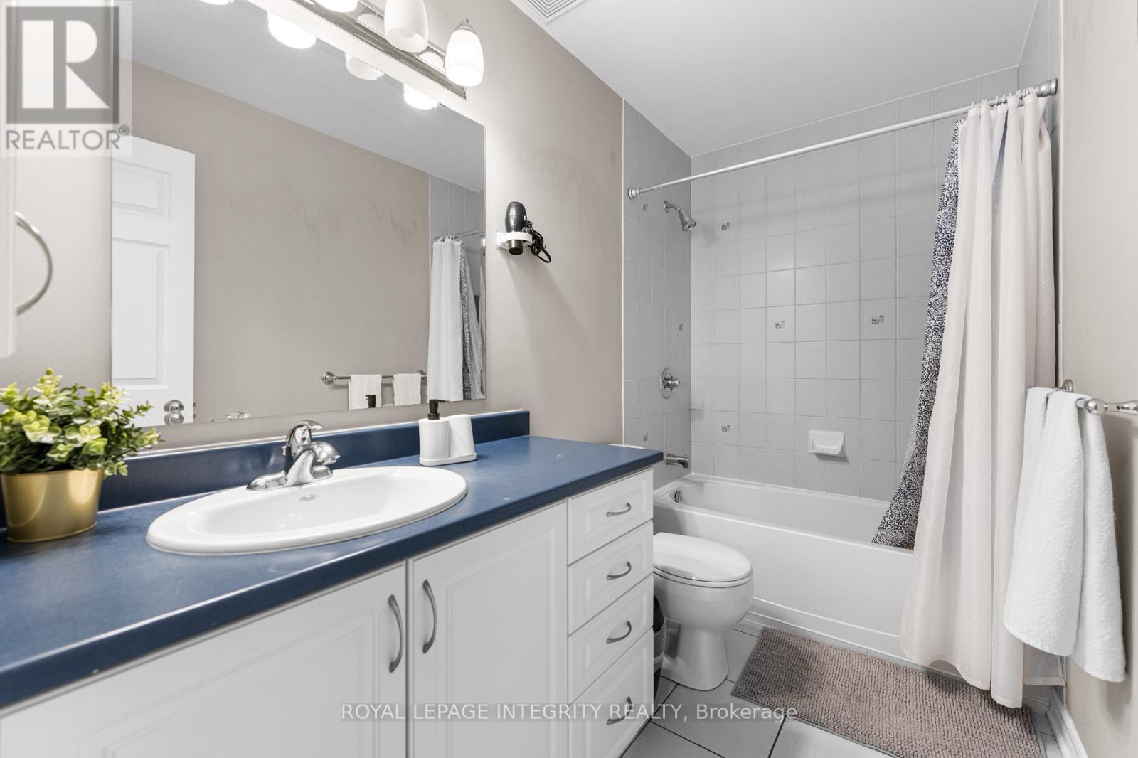410 Goldenbrook Way, Ottawa, ON - Indoor Photo Showing Bathroom