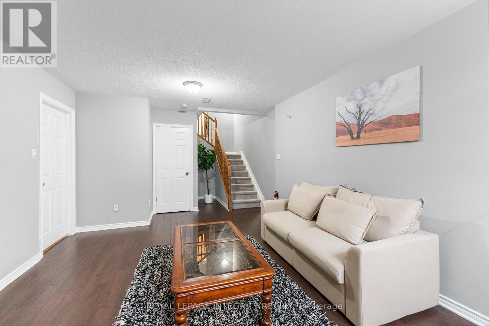 410 Goldenbrook Way, Ottawa, ON - Indoor Photo Showing Living Room