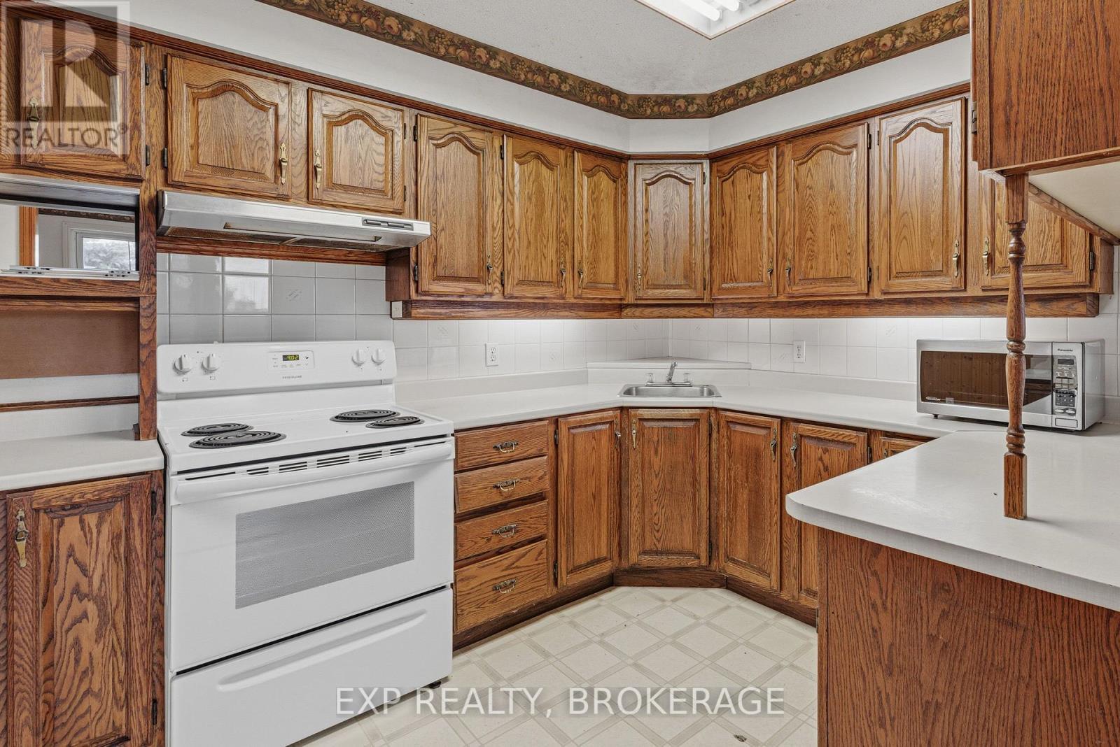 6392 Perth Road, Frontenac (Frontenac South), ON - Indoor Photo Showing Kitchen