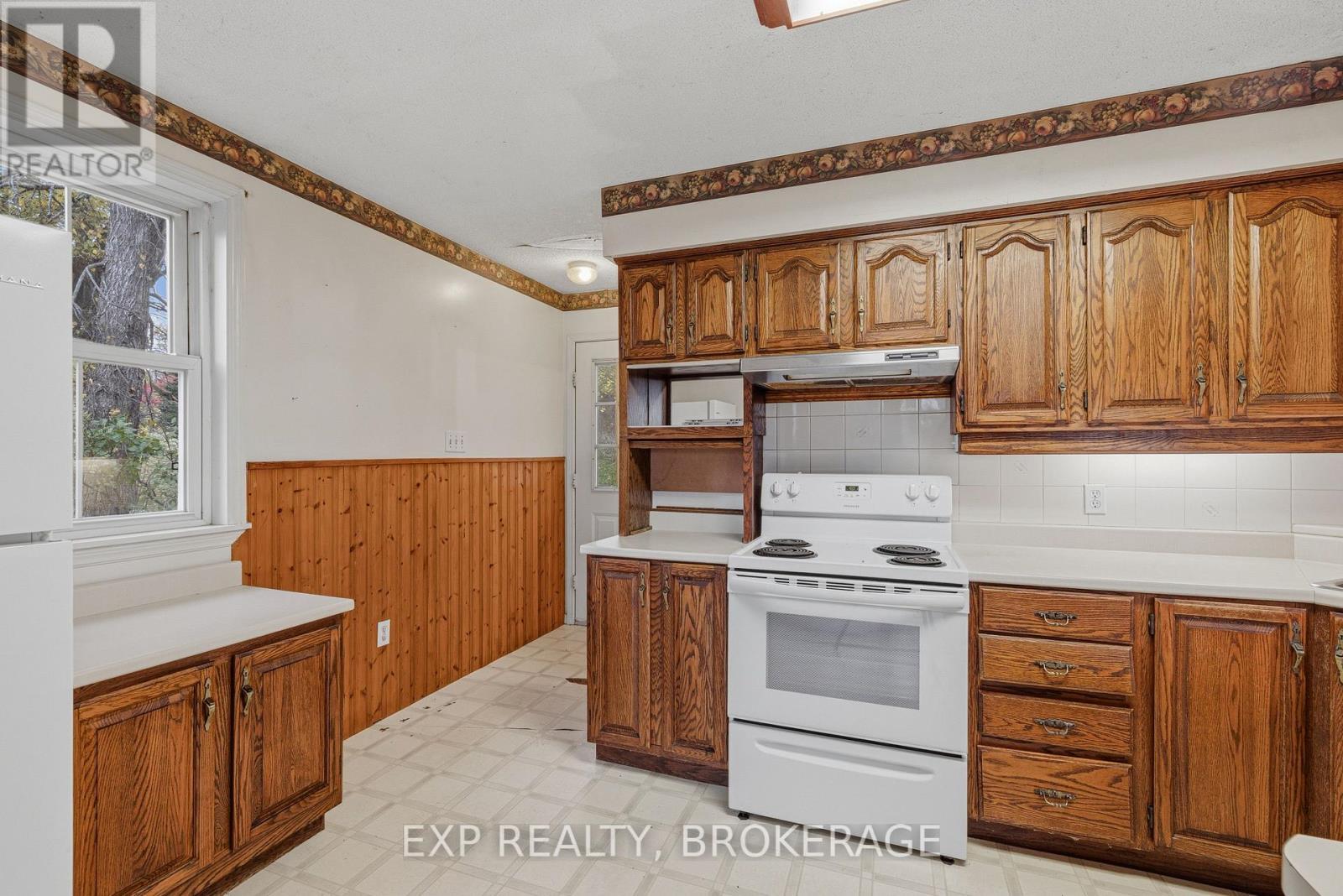 6392 Perth Road, Frontenac (Frontenac South), ON - Indoor Photo Showing Kitchen