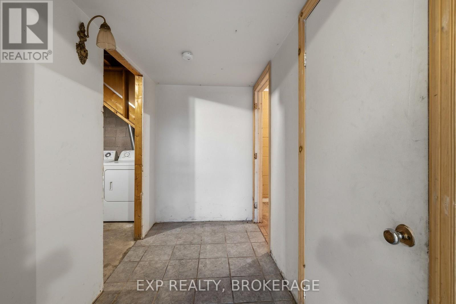 6392 Perth Road, Frontenac (Frontenac South), ON - Indoor