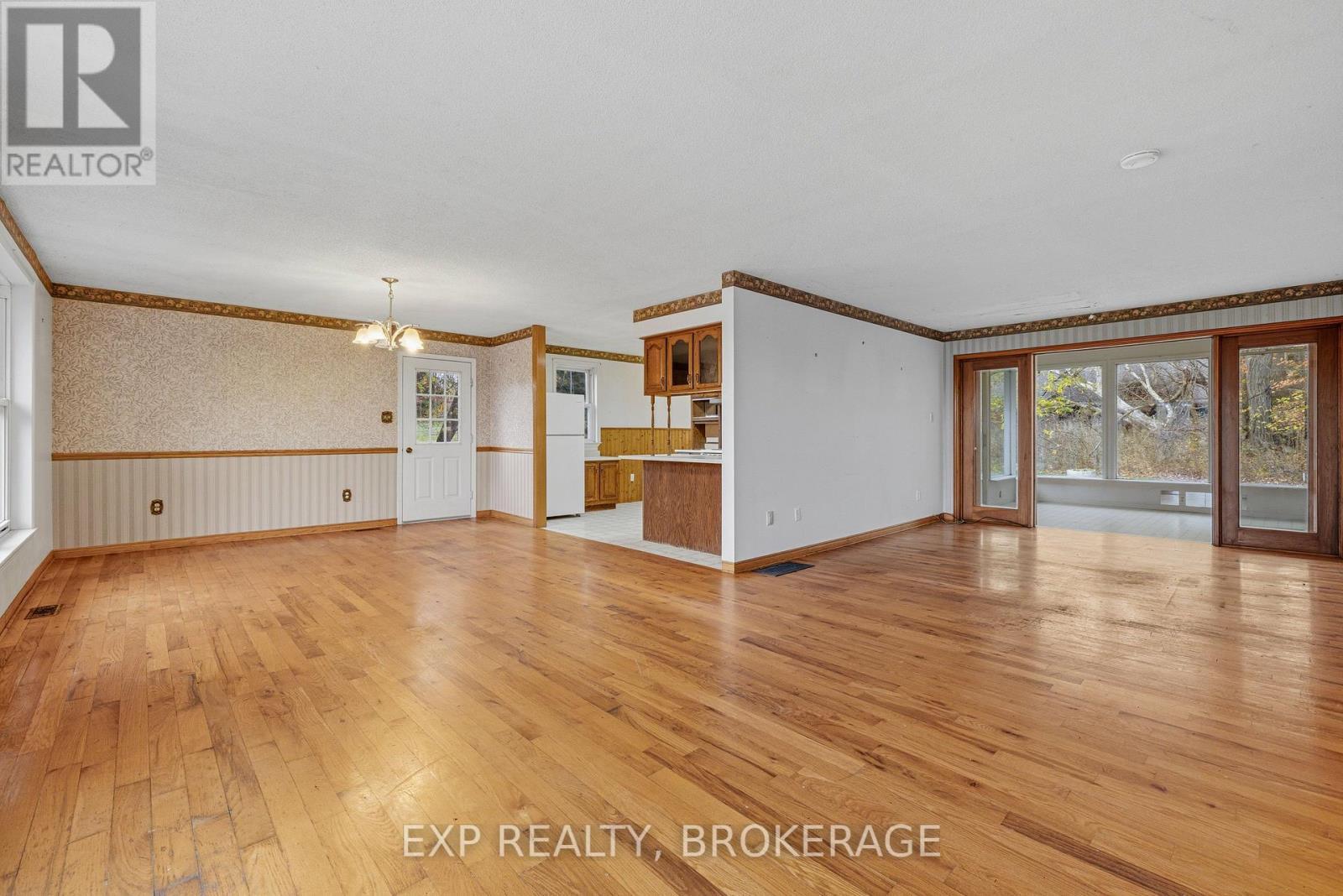 6392 Perth Road, Frontenac (Frontenac South), ON - Indoor