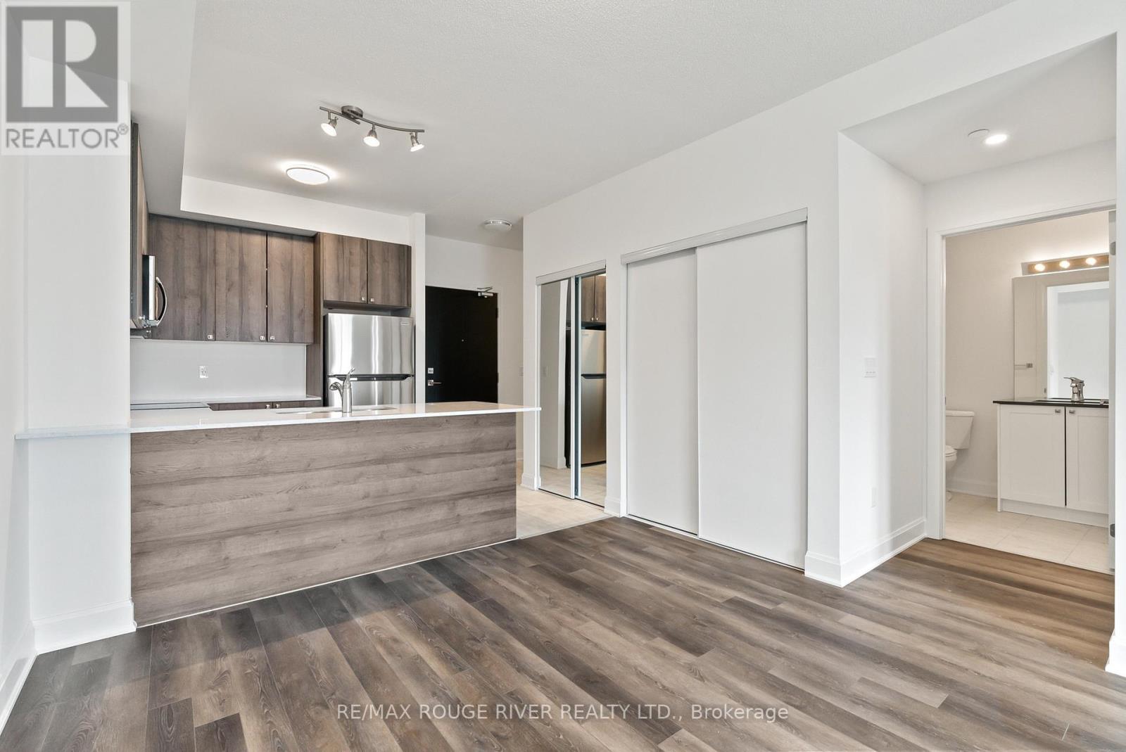 117 - 50 Lakebreeze Drive, Clarington (Newcastle), ON - Indoor Photo Showing Kitchen
