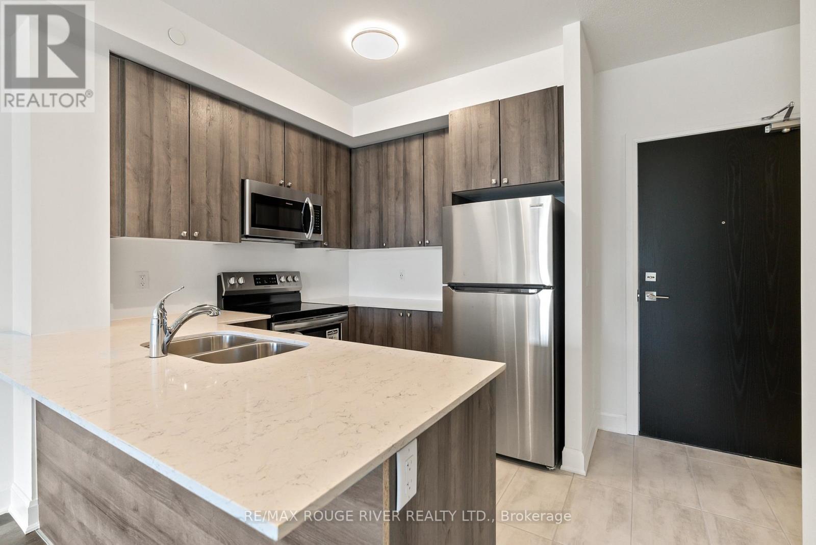 117 - 50 Lakebreeze Drive, Clarington (Newcastle), ON - Indoor Photo Showing Kitchen With Double Sink