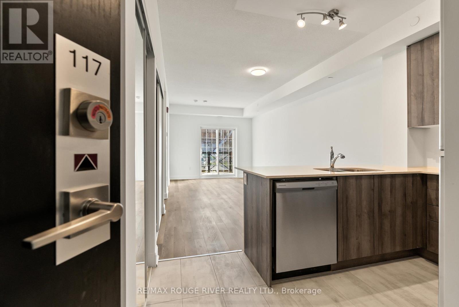 117 - 50 Lakebreeze Drive, Clarington (Newcastle), ON - Indoor