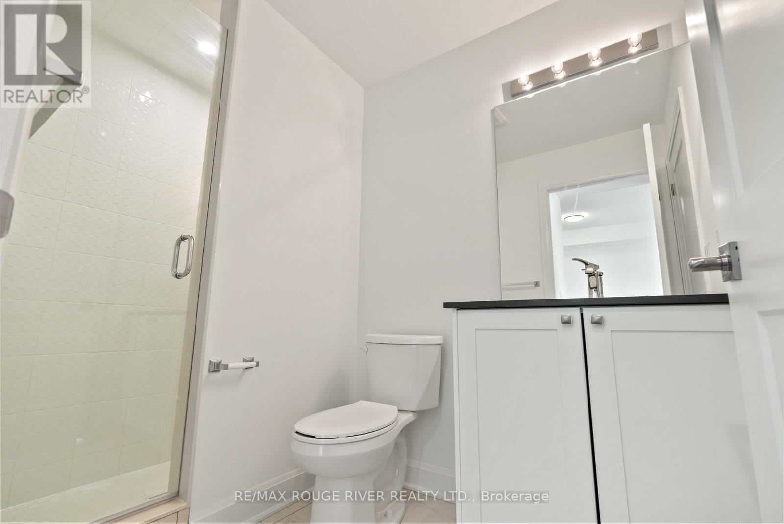 117 - 50 Lakebreeze Drive, Clarington (Newcastle), ON - Indoor Photo Showing Bathroom