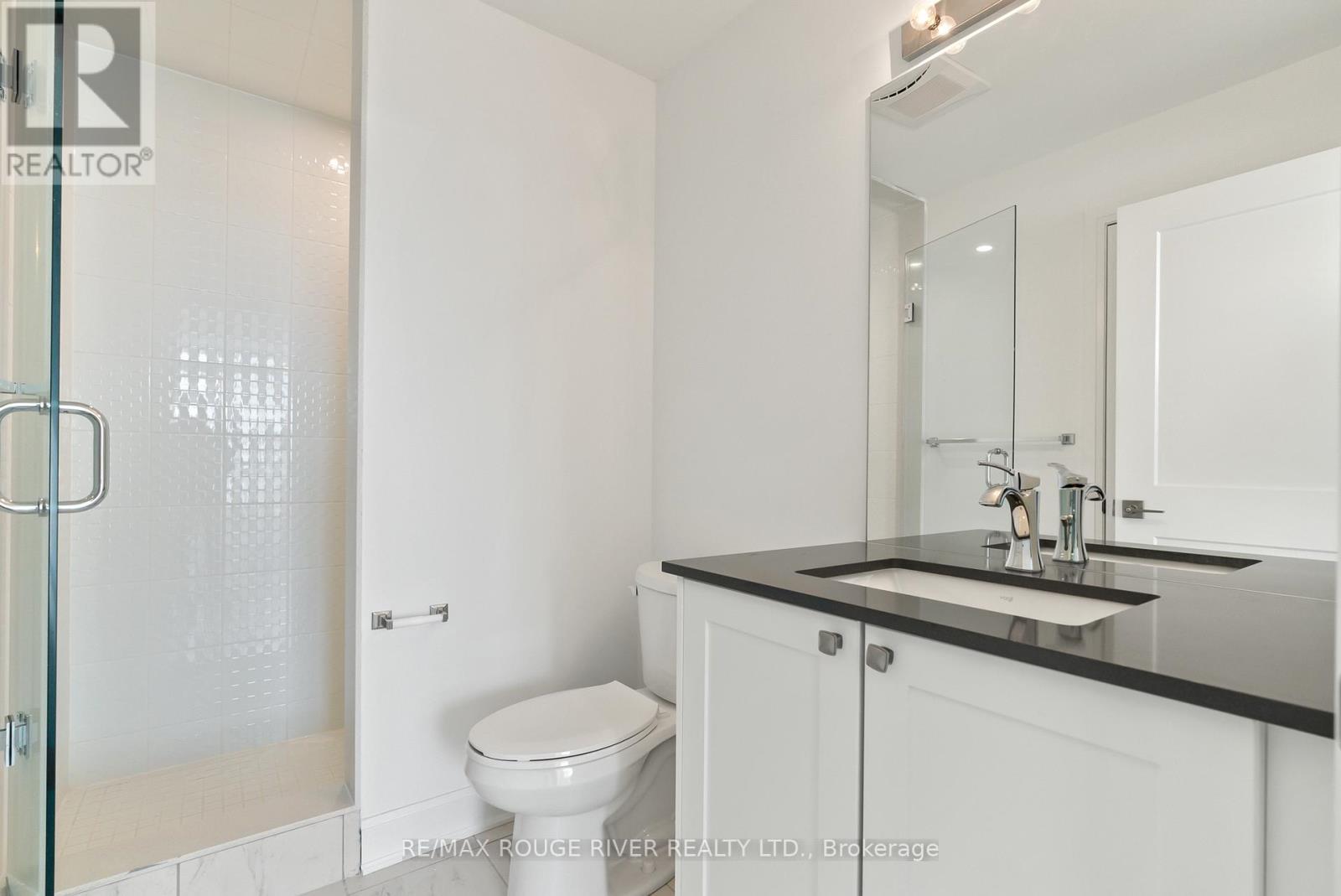 117 - 50 Lakebreeze Drive, Clarington (Newcastle), ON - Indoor Photo Showing Bathroom