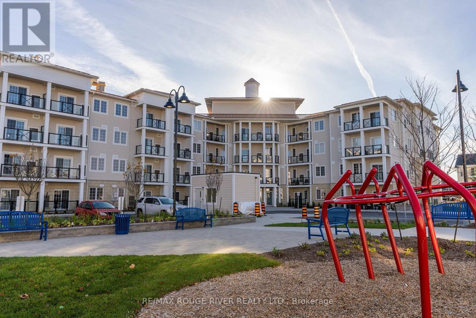 117 - 50 Lakebreeze Drive, Clarington (Newcastle), ON - Outdoor With Balcony With Facade