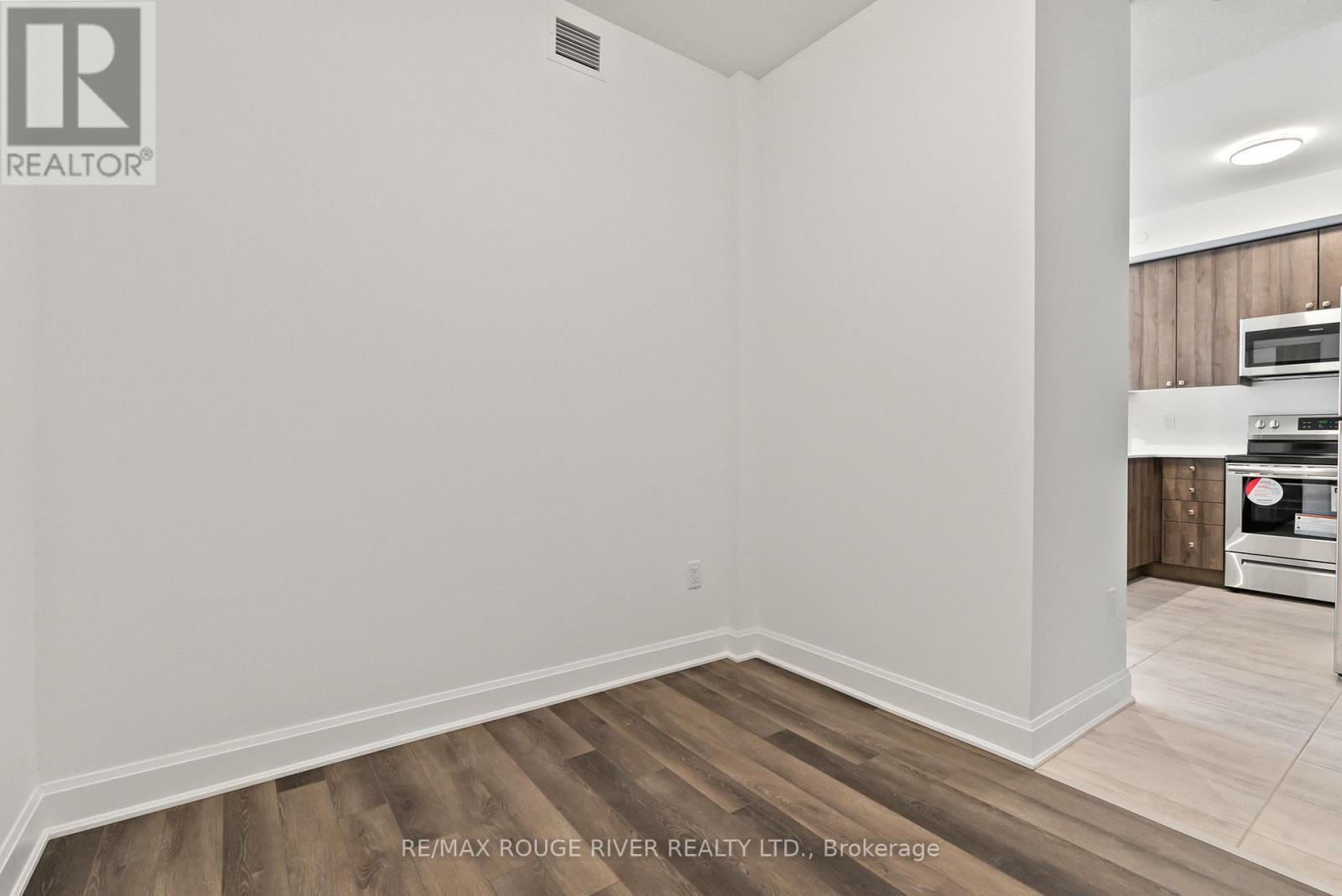 117 - 50 Lakebreeze Drive, Clarington (Newcastle), ON - Indoor