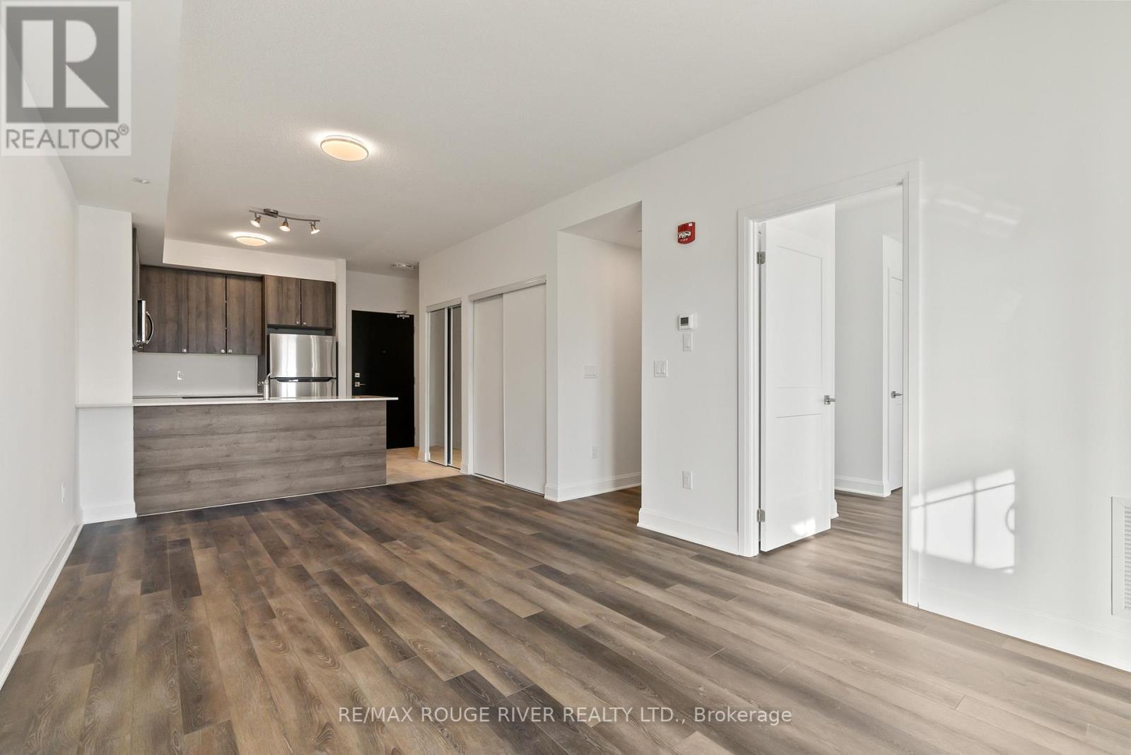 117 - 50 Lakebreeze Drive, Clarington (Newcastle), ON - Indoor Photo Showing Kitchen
