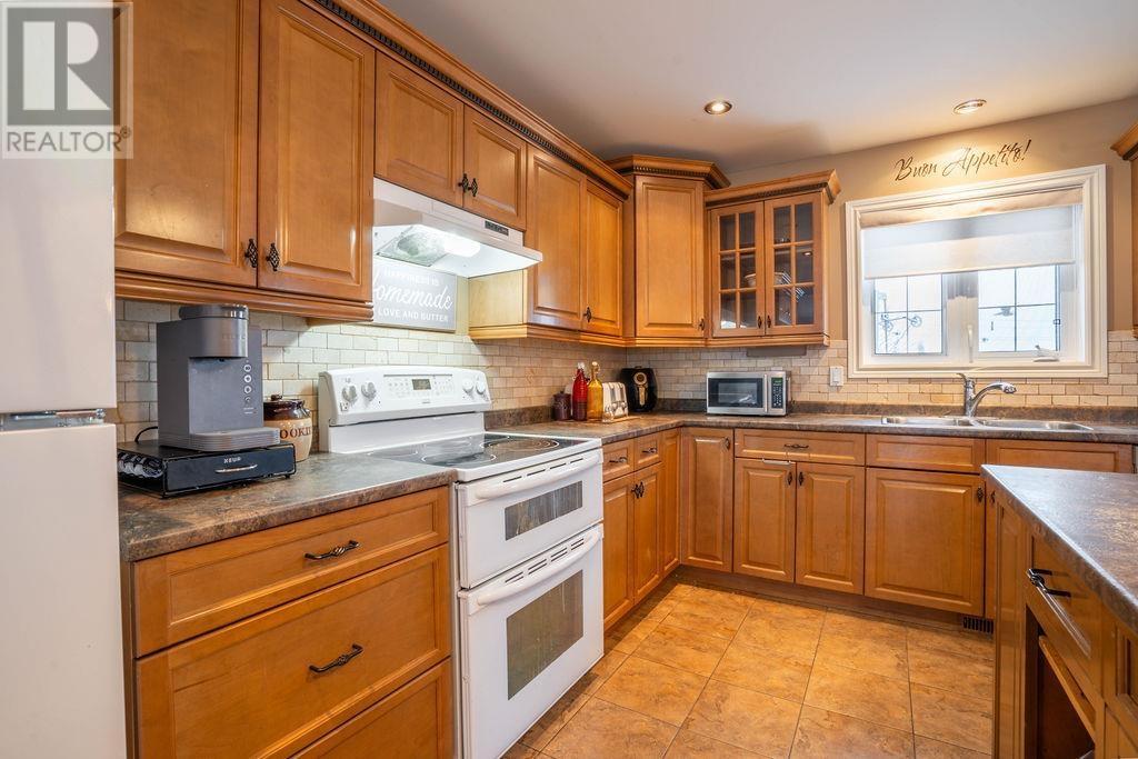 95 Beaumont Ave, Sault Ste. Marie, ON - Indoor Photo Showing Kitchen With Double Sink