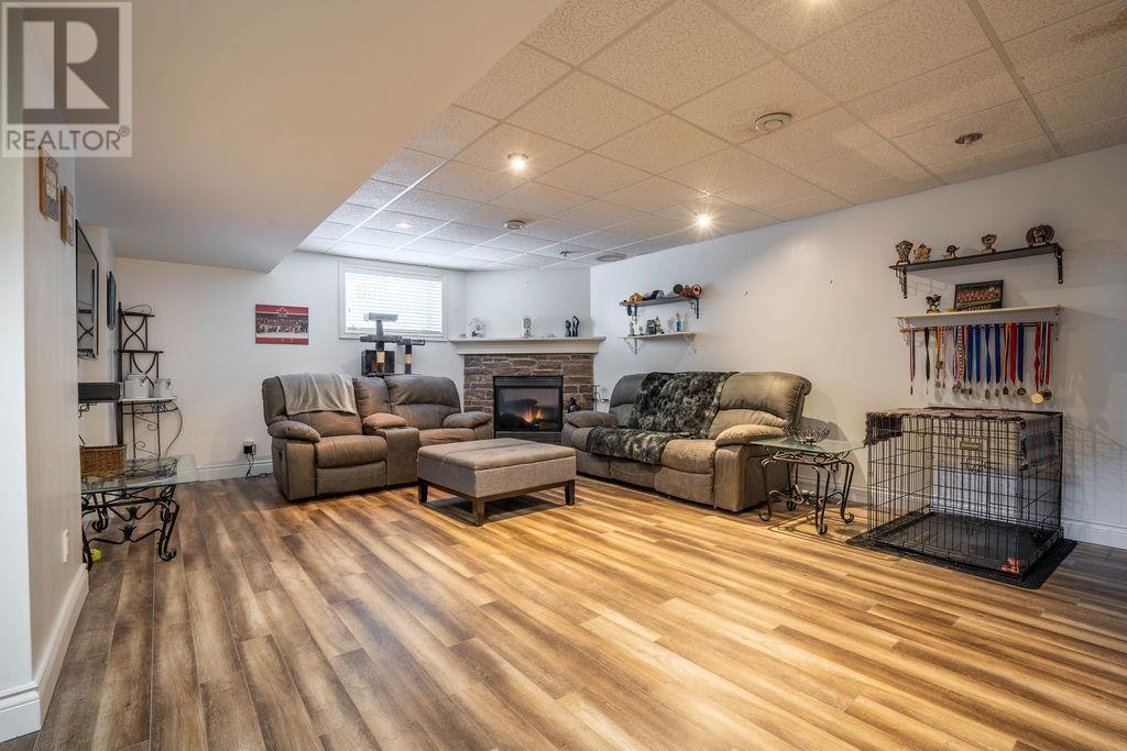 95 Beaumont Ave, Sault Ste. Marie, ON - Indoor With Fireplace