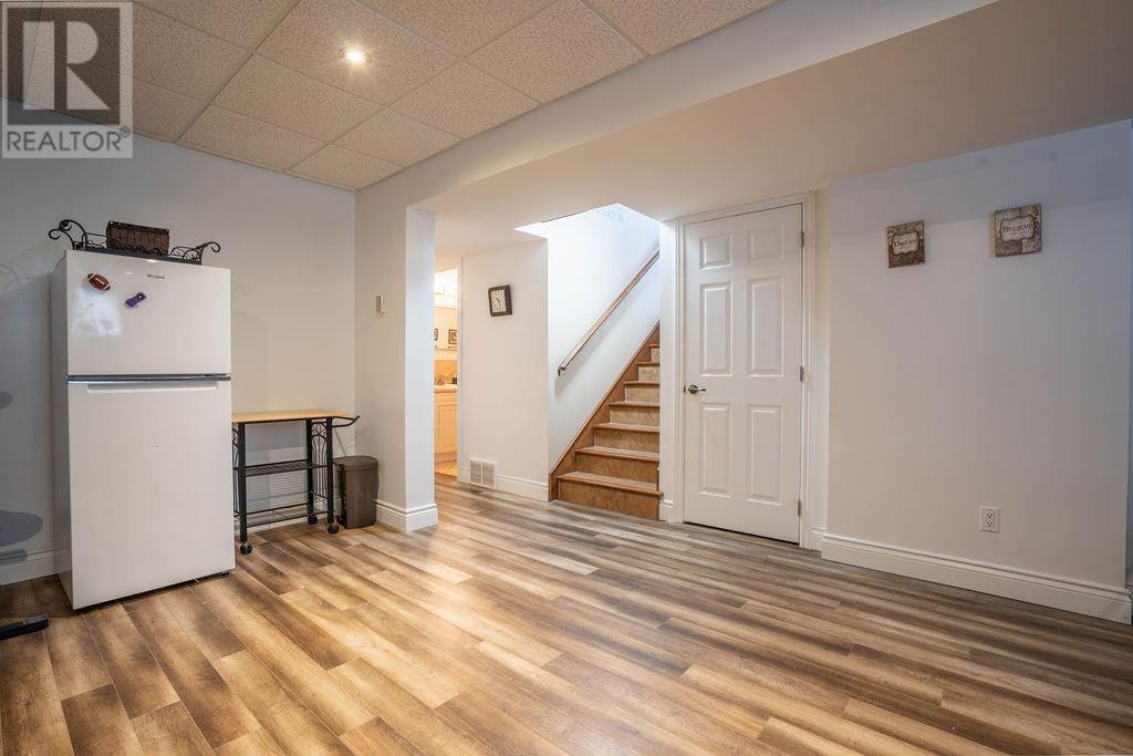 95 Beaumont Ave, Sault Ste. Marie, ON - Indoor