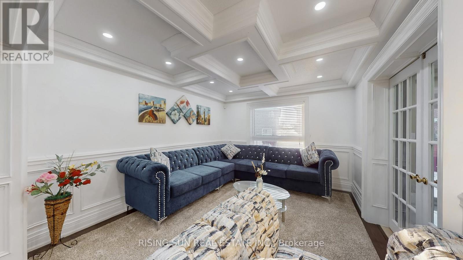 20 Bramoak Crescent, Brampton, ON - Indoor Photo Showing Living Room