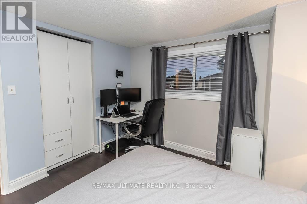 6869 Hickling Crescent, Mississauga, ON - Indoor Photo Showing Bedroom