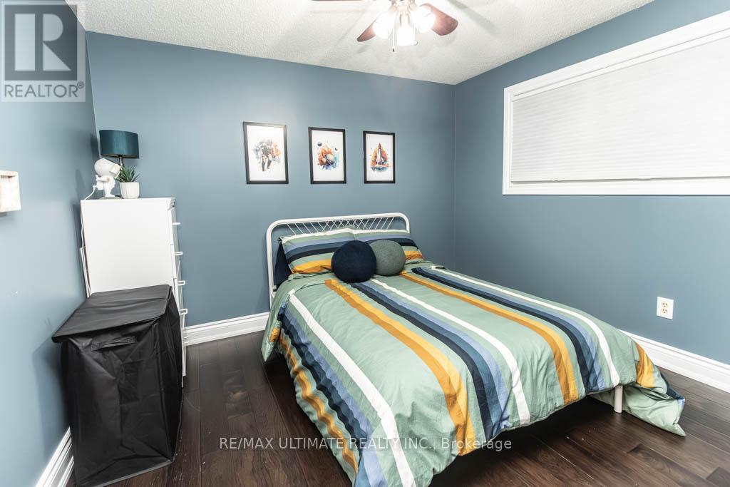 6869 Hickling Crescent, Mississauga, ON - Indoor Photo Showing Bedroom
