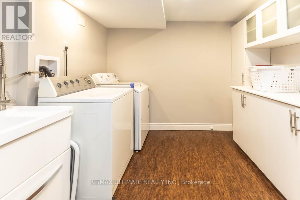6869 Hickling Crescent, Mississauga, ON - Indoor Photo Showing Laundry Room