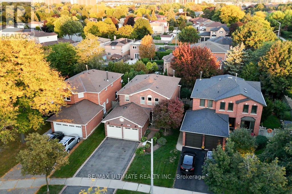 6869 Hickling Crescent, Mississauga, ON - Outdoor