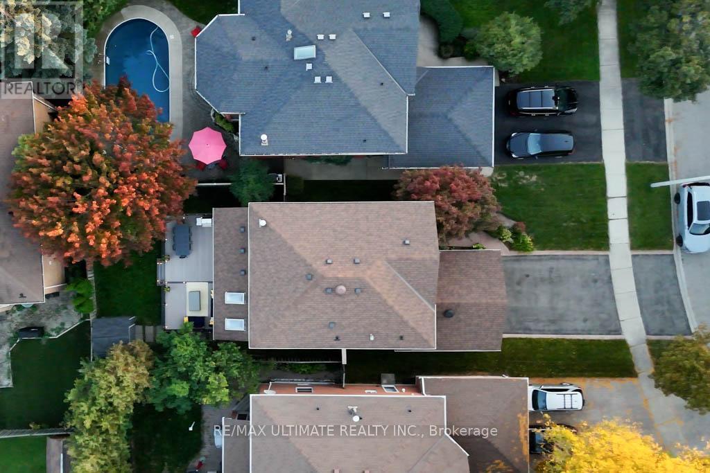 6869 Hickling Crescent, Mississauga, ON - Outdoor