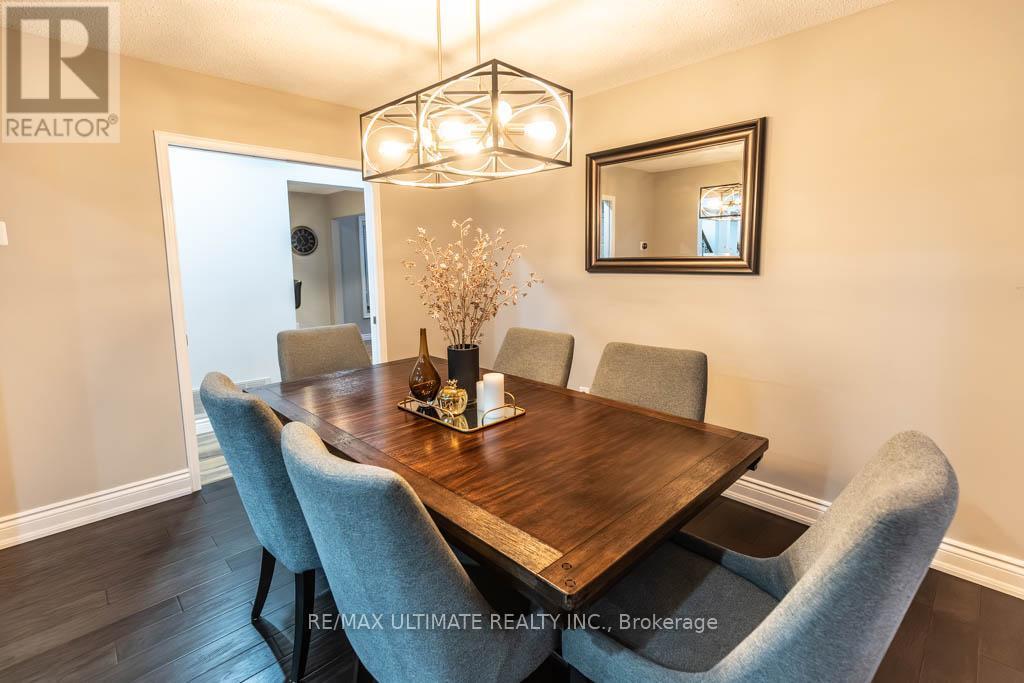 6869 Hickling Crescent, Mississauga, ON - Indoor Photo Showing Dining Room