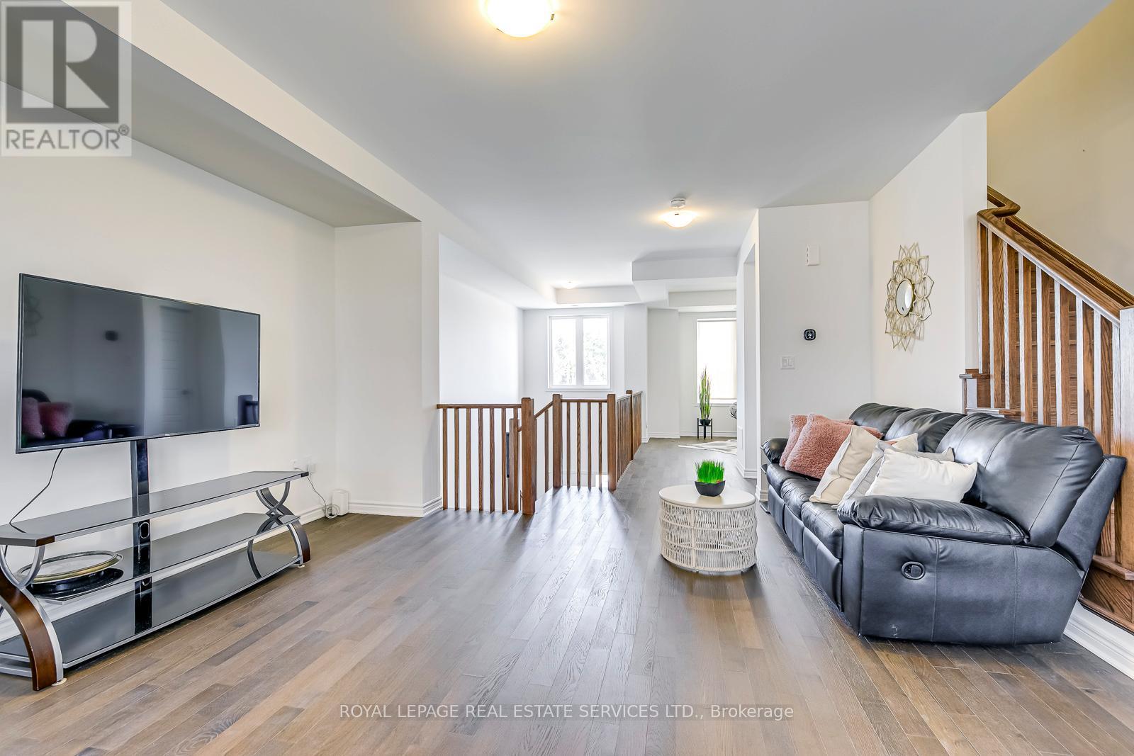 5188 Viola Desmond Drive, Mississauga, ON - Indoor Photo Showing Living Room