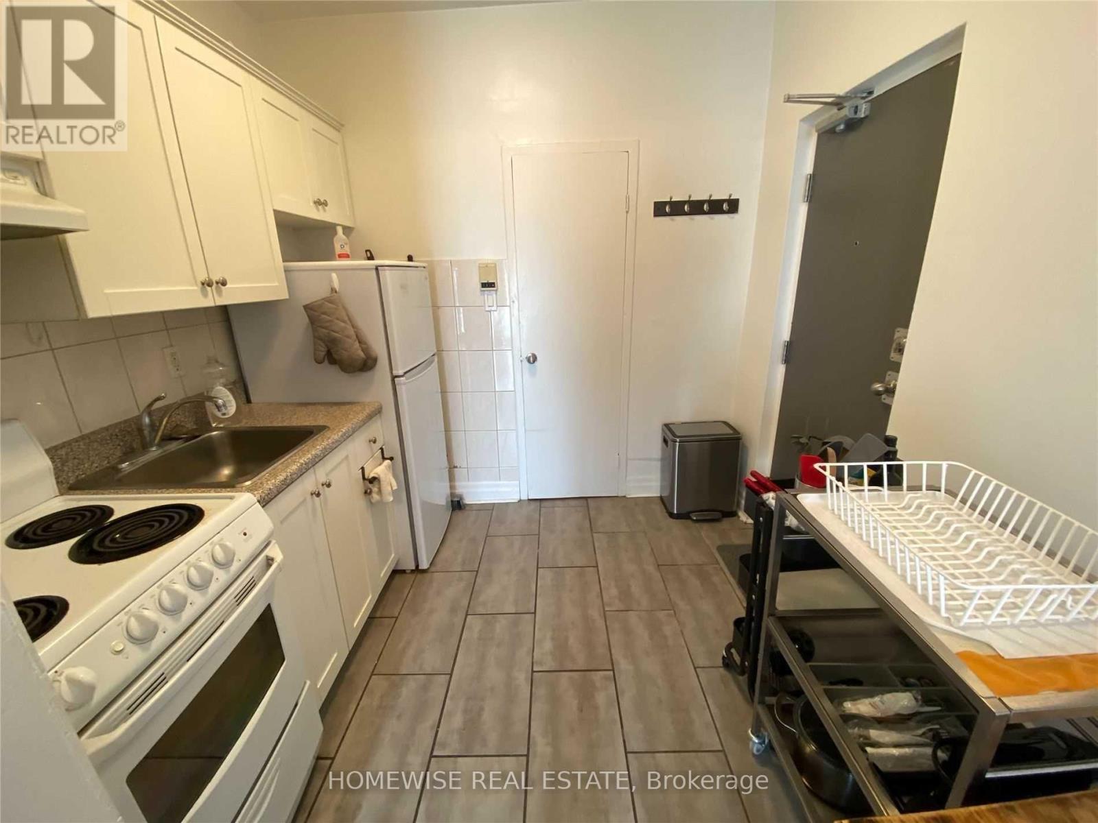 307 - 1 Triller Avenue, Toronto, ON - Indoor Photo Showing Kitchen
