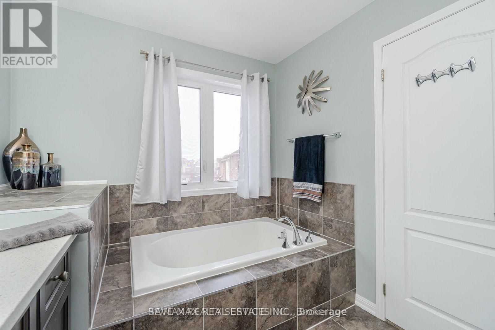21 Gibbs Road, Brampton, ON - Indoor Photo Showing Bathroom