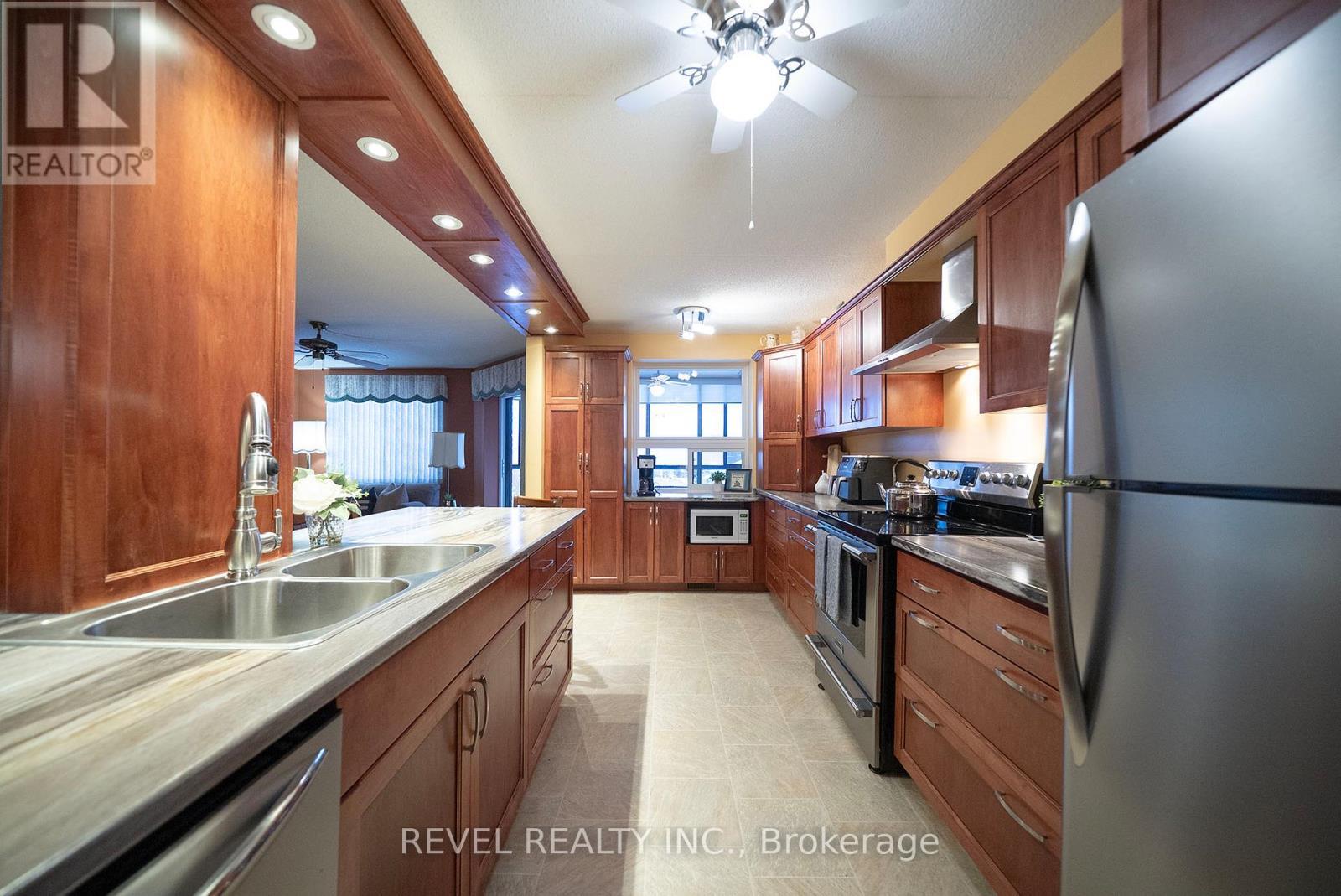 501 - 11 Mill Pond Court, Norfolk, ON - Indoor Photo Showing Kitchen With Double Sink